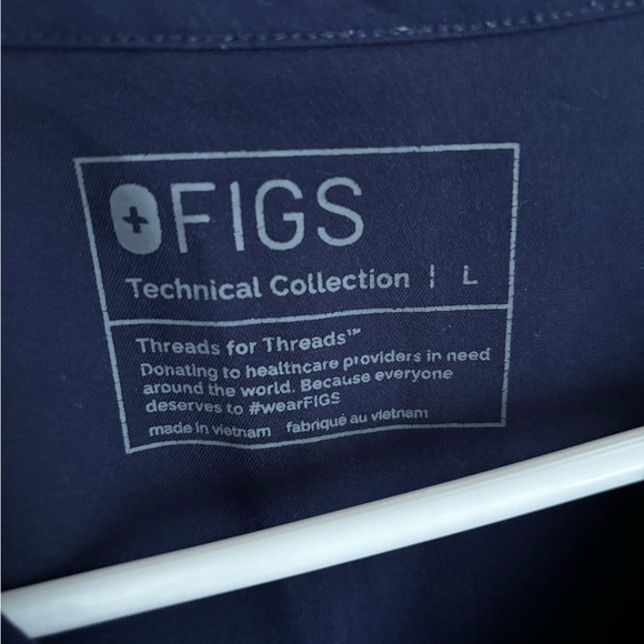 Men’s Navy Figs Scrub Top - Picture 3 of 3